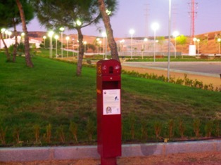 Instalación de contenedores para aceites vegetales usados y papeleras para la recogida de excrementos caninos